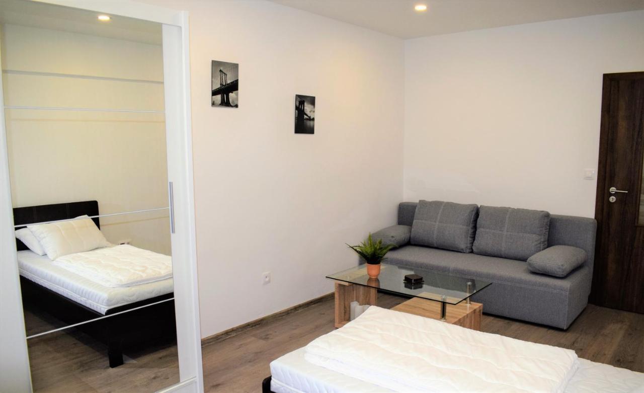 Center City Apartment II Nitra Luaran gambar